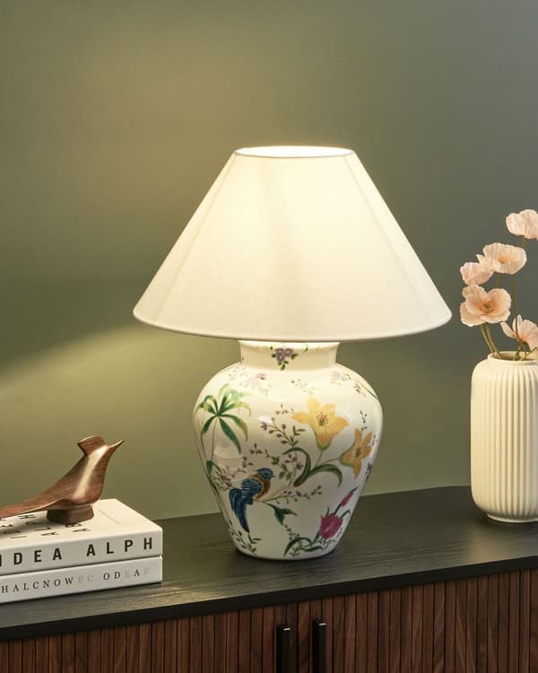 Bordlampe Hvit Porselensfot Linklokke med Blomstret Patten Belysning Stilfull