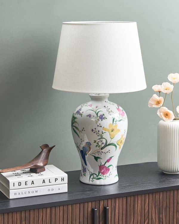 Bordlampe Hvit Porselensfot Lin Trommeskjerm med Blomstret Patten Belysning Stilfull