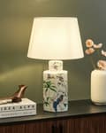 Miniatyrbilde 2 av 10: Bordlampe Hvit Porselensfot Lin Trommeskjerm med Blomstret Patten Belysning Stilfull
