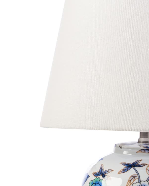 Bordlampe med hvid porcelænsfod skærm af hørstof med blomstermønster belysning stilfuld
