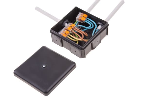 YTMONTERAD DOS IP55 90×90×40mm SVART 0226-02 UTAN INSÄTT 6 gummiuttag