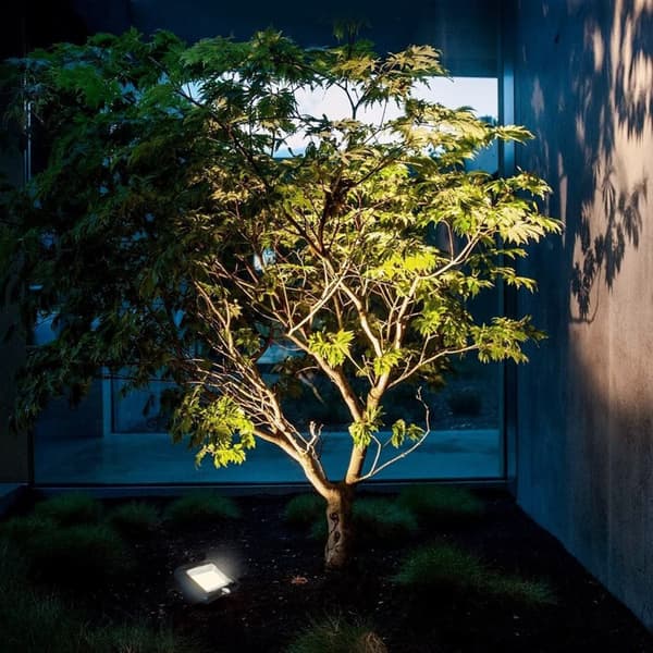 Solcellsdriven LED-strålkastare med rörelsesensor Maclean, IP44, 5W, 400lm, 6000K MCE438