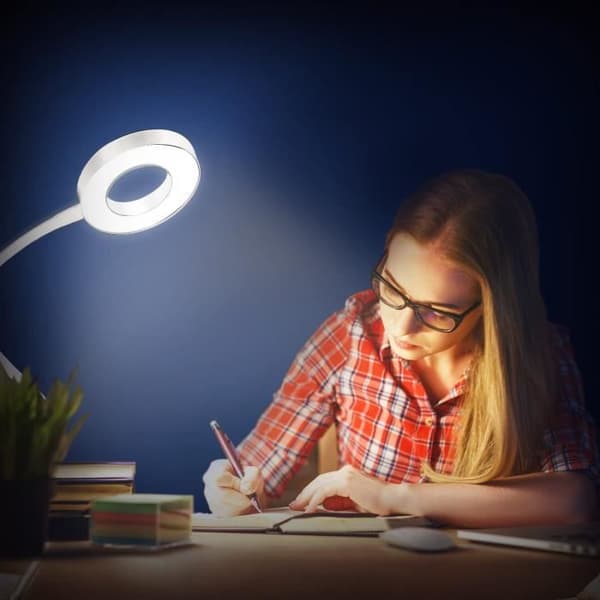 Klämd LED-skrivbordslampa 360 ° flexibel läsare Klämd USB-skrivbordslampa för studier och arbete