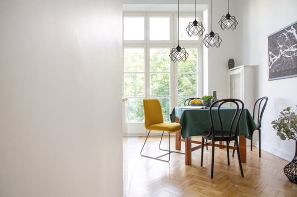 HÄNGLAMPA STELLA 4-FLAT SVART LAMPSKÄRM E27