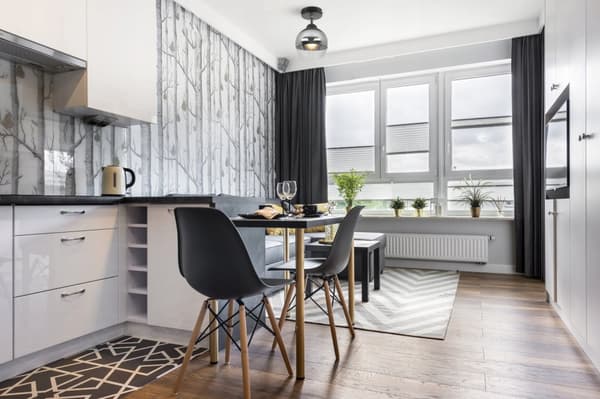 ELEGANTTI KATTOVALAISIN KROMILASILED-SEINÄVALAISIN