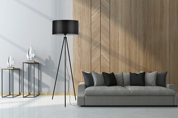 Golvlampa med stativskärm