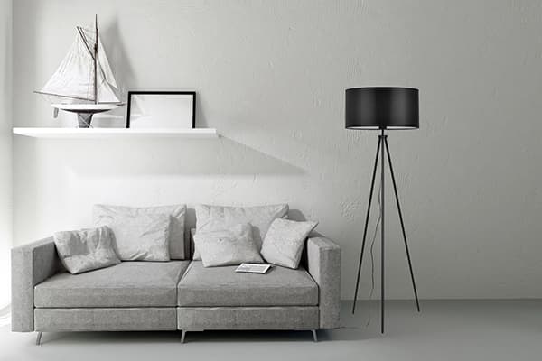 Golvlampa med stativskärm