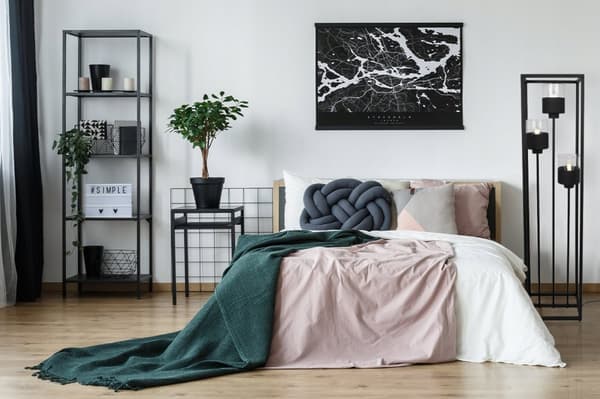GOLVLAMPA STÅENDE METALL LAMPSKÄRM SVART 130 CM