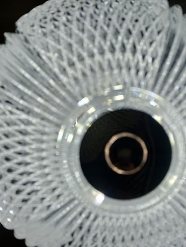 LED-TAKLAMPA MED RÄFFADE BOLLAR LED-KRONOR