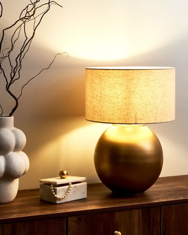 Bordlampe Messing og Beige Lin Bomullsskjerm Jern Metall Base 54 cm Enkelt Lys Moderne Design Hjemmetilbehør Stue