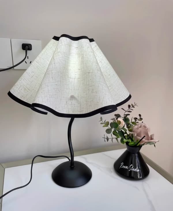 Minimalistisk bordlampe i wabi-sabi-stil, dekorativt natlys til soveværelse, sengelampe i luksus hjemmemiljø, dekorativt natlys