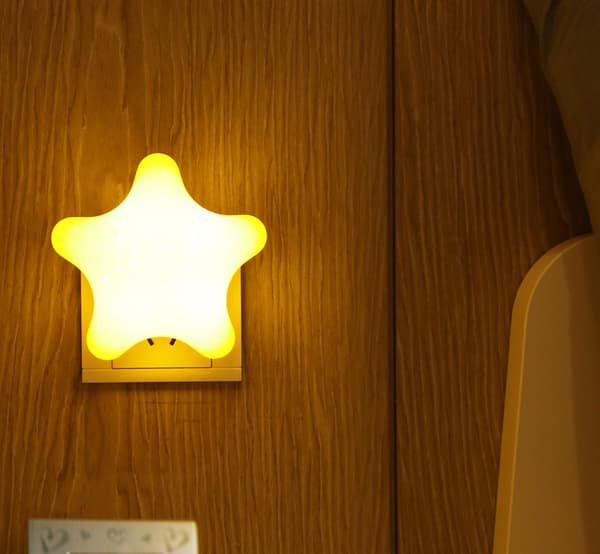 Børns natlampe med stjernefatning, bordlampe til soveværelse, sengelampe, sovelampe, fjernbetjeningslampe