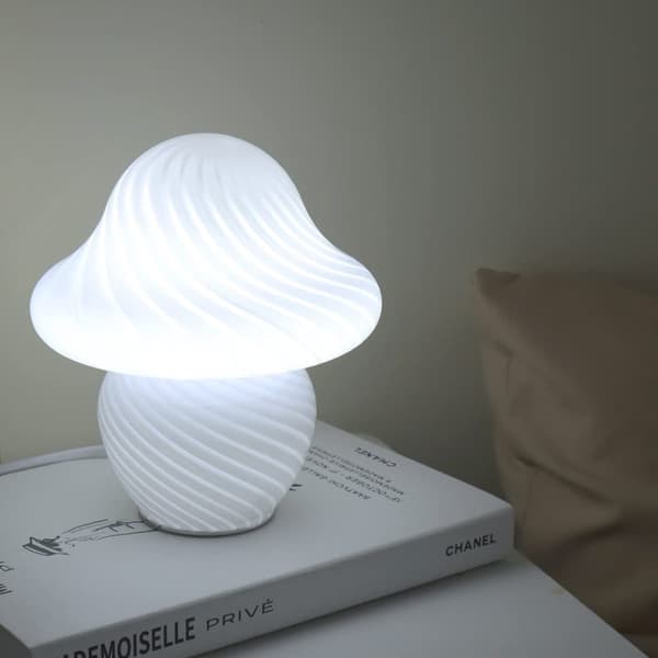 Bomclap Svamp Bordslampa – Mycket Söt Dekor för Sovrum, Vardagsrum & Estetiska Interiörer – Söt Sängsidoslampa med Modern Design