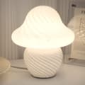 Miniatyrbild 1 av 5: Bomclap Svamp Bordslampa – Mycket Söt Dekor för Sovrum, Vardagsrum & Estetiska Interiörer – Söt Sängsidoslampa med Modern Design