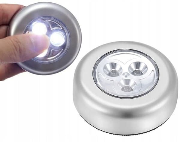 Klistrig pekskäslampa med 3 LED som drivs av batteri