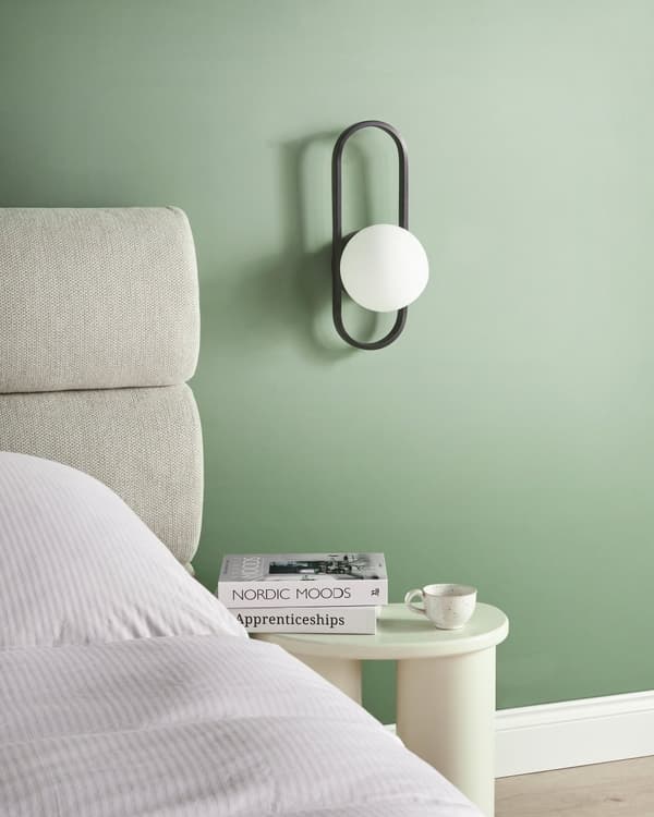 Vegglampe Svart Metallbase Kuleformet skjerm i glass Moderne design Belysning