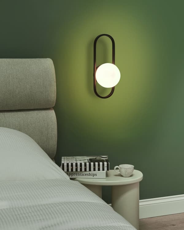 Vegglampe Svart Metallbase Kuleformet skjerm i glass Moderne design Belysning