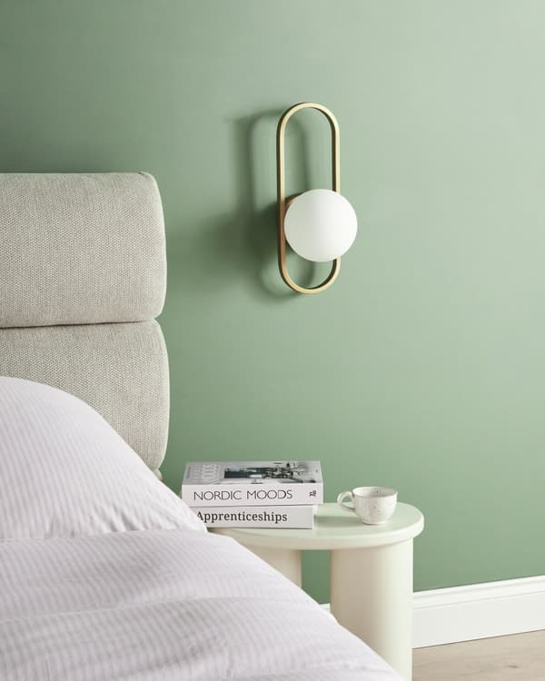 Vegglampe Gull Metallbase Kuleformet skjerm i glass Moderne design Belysning