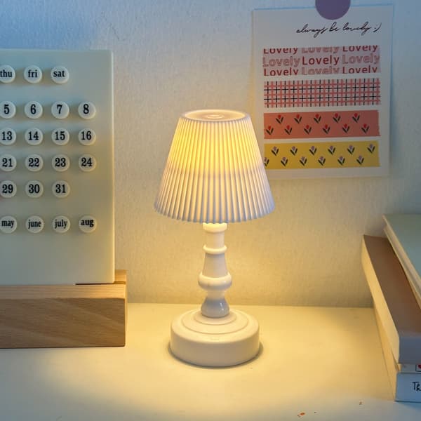 Retro keramisk bordlampe med plisseret lampeskærm