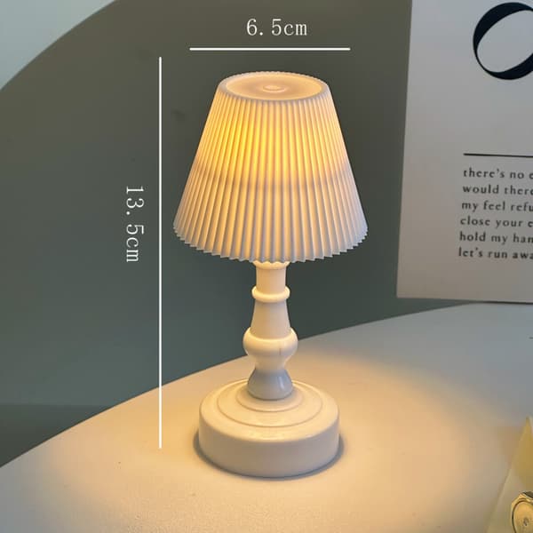 Retro keramisk bordlampe med plisseret lampeskærm