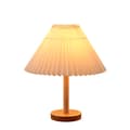Miniatyrbillede 1 af 4: Bordlampe med træfod og plisseret lampeskærm