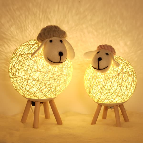 Söt lammformad rottingboll bordslampa