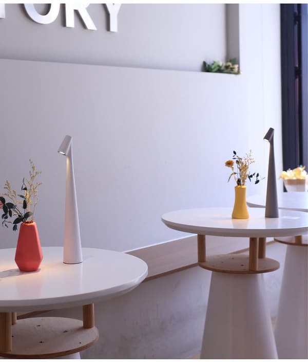 Minimalistisk modern konisk vit bordslampa - Ett modernt val för hembelysning