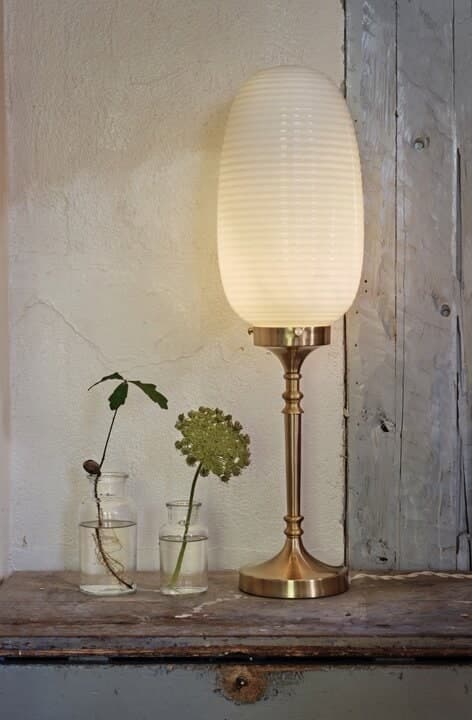 Bordslampa Evald Mässing/Opal Vit