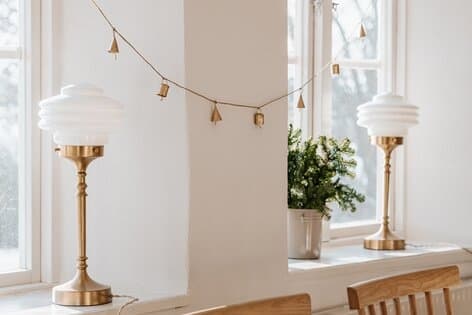 Bordslampa Valter Mässing/Opal Vit