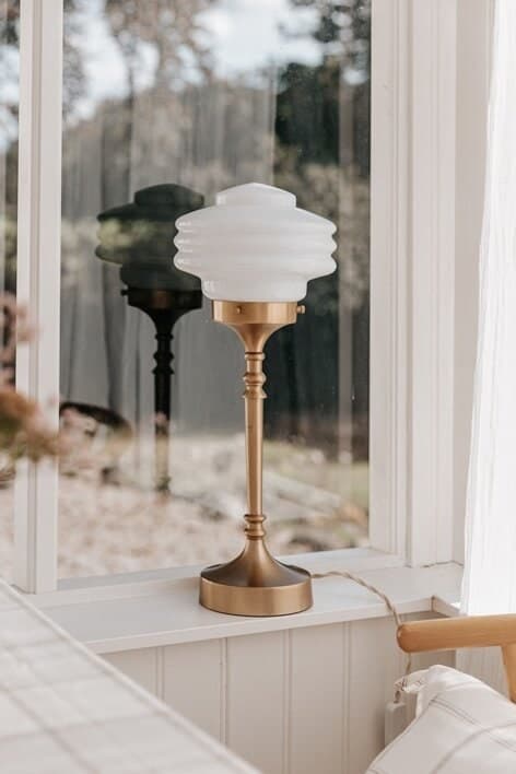 Bordslampa Valter Mässing/Opal Vit
