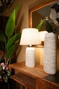 Miniatyrbild 5 av 6: FURNLUX BORDSLAMPA NAIROBI VIT 35CM