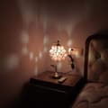 Miniatyrbillede 5 af 10: OBOSOE Tiffany Style Bordlampe med Glasblomster og Messing Base – Elegant Skrivebordslampe