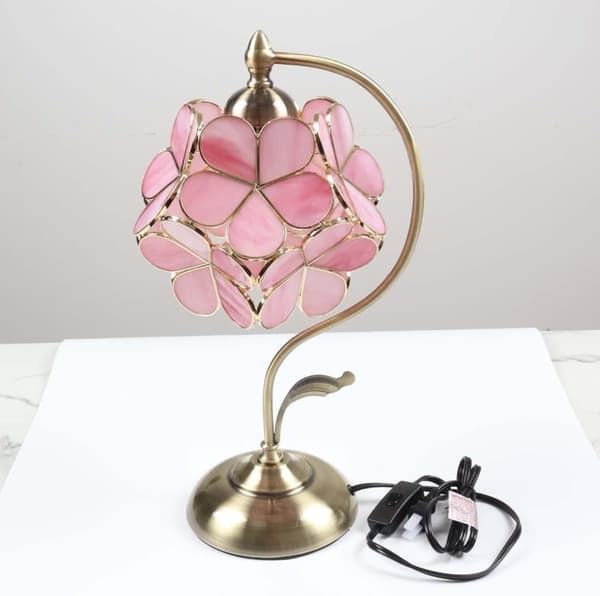 OBOSOE Tiffany Style Bordlampe med Glasblomster og Messing Base – Elegant Skrivebordslampe