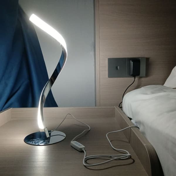OBOSOE moderne spiralbordlampe med LED, Touch Control, 3 farver og trinløs lysdæmper, natbordslampe til soveværelse og stue