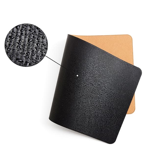 INF Skrivebordsmatte - Karbonfibertekstur PVC og korkblanding