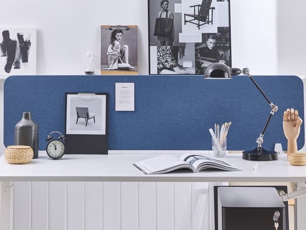 Blå PET skrivebordsskillevæg betrukket med 160 x 40 cm materiale modulopbygget akustisk skærm med hjemmekontorklemmer