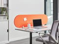 Miniatyrbillede 2 af 9: Skrivebordsopdeler i orange PET-materiale med stofbetræk 160 x 40 cm akustisk skrivebordsopdeler til hjemmekontoret
