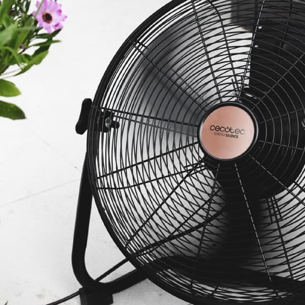 Cecotec 3-blade industrial fan, 16”, 90 W, and 3 speeds.