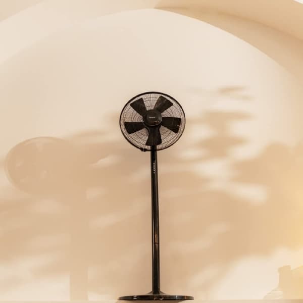 Cecotec Stand and desktop fan with 55 W, copper motor, remote control, 3 modes and 3 speed settings, 7-hour times and oscillation function.