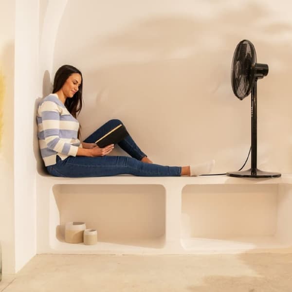 Cecotec Stand and desktop fan with 55 W, copper motor, remote control, 3 modes and 3 speed settings, 7-hour times and oscillation function.