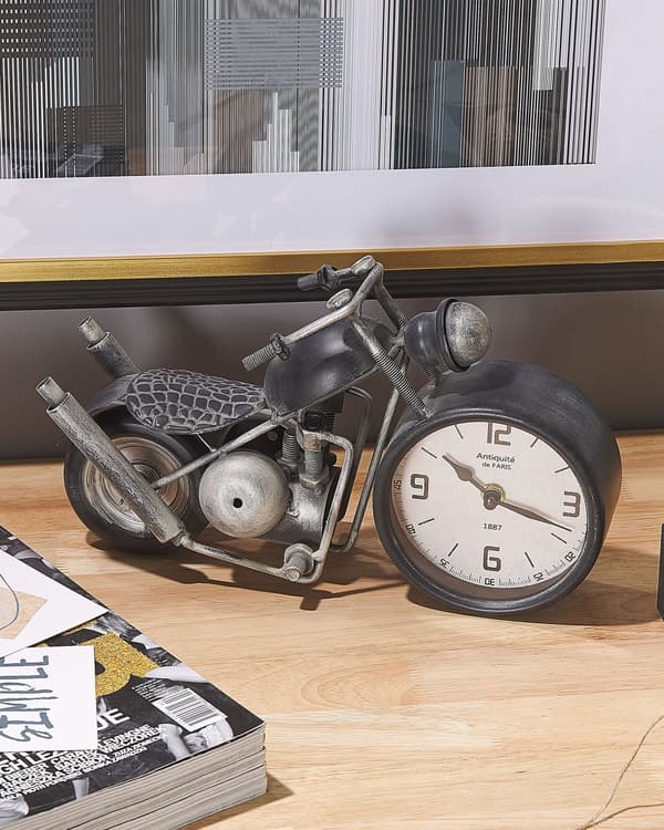 Pöytäkello musta/hopea metallia moottoripyörän muotoinen vintage-tyyli