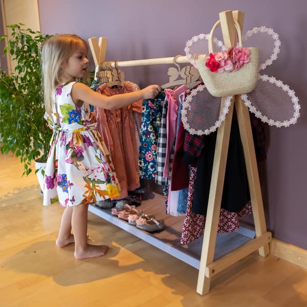 Öppen barnklädhängare med hylla – Barnbyrå – Klädförvaring – Montessori byrå för barn