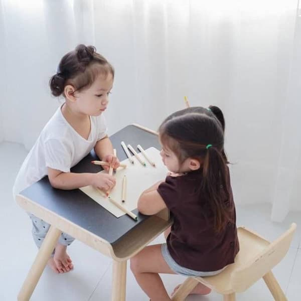 Plan Toys - Bord och stol - BYXA