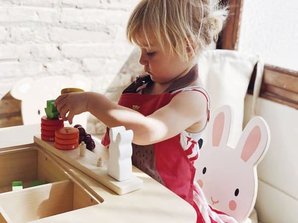 Tender Leaf Toys - Skogsbord och stolar för barn - DAM
