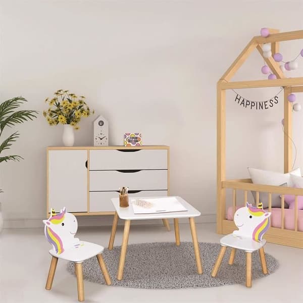 Tabell och 2 barnstolar Enhörning Lily