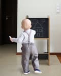 Miniatyrbillede 9 af 11: Køkkenhjælper til børn 2-i-1 bordstol i træ
