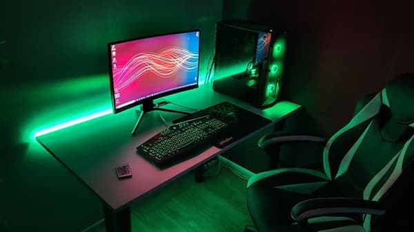 SyberDesk Spelskrivbord - Spelbord - Med LED För Spelare - Gaming Desk
