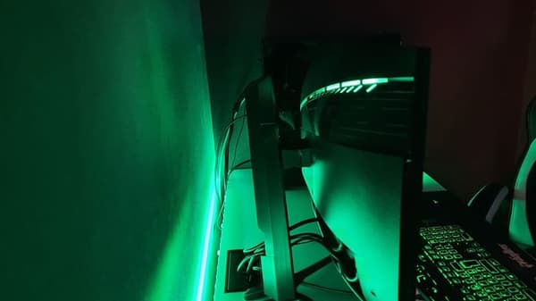 SyberDesk Spelskrivbord - Spelbord - Med LED För Spelare - Gaming Desk