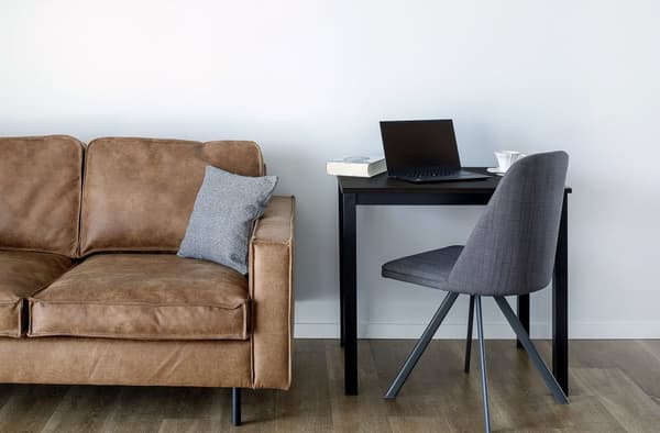 Arbejdsbord "Vesa" lavet af massivt fyrretræ (sort kaffe), 75 x 38 cm Højde 75 cm