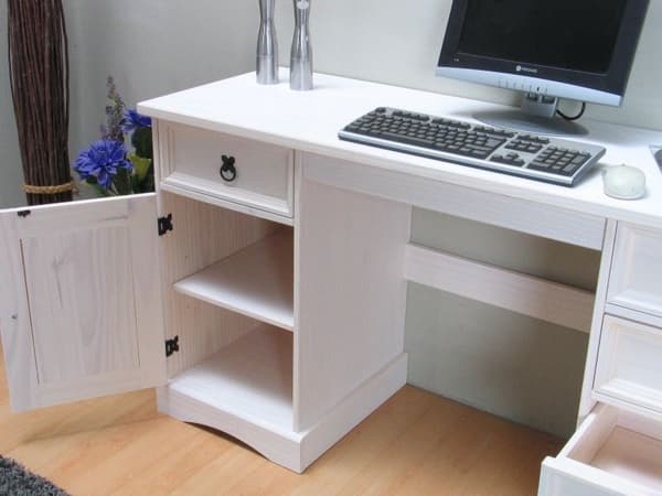 New Mexico skrivebord bredde 141 cm, høyde 76 cm med 5 skuffer og 1 dør hvit/voks.